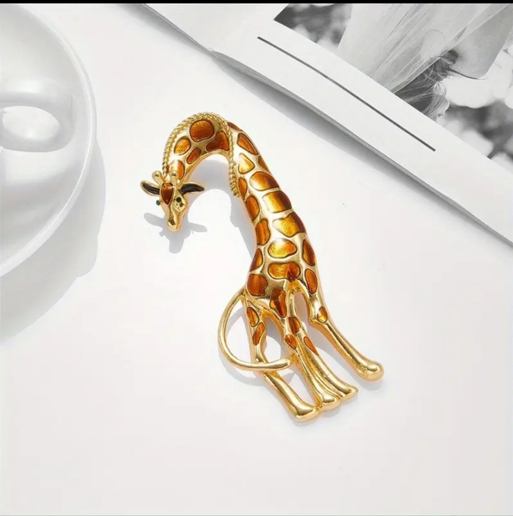 Giraffe Brooch Pin Animal Fashion Jewelry Safari Statement Piece - Picture 4 of 5